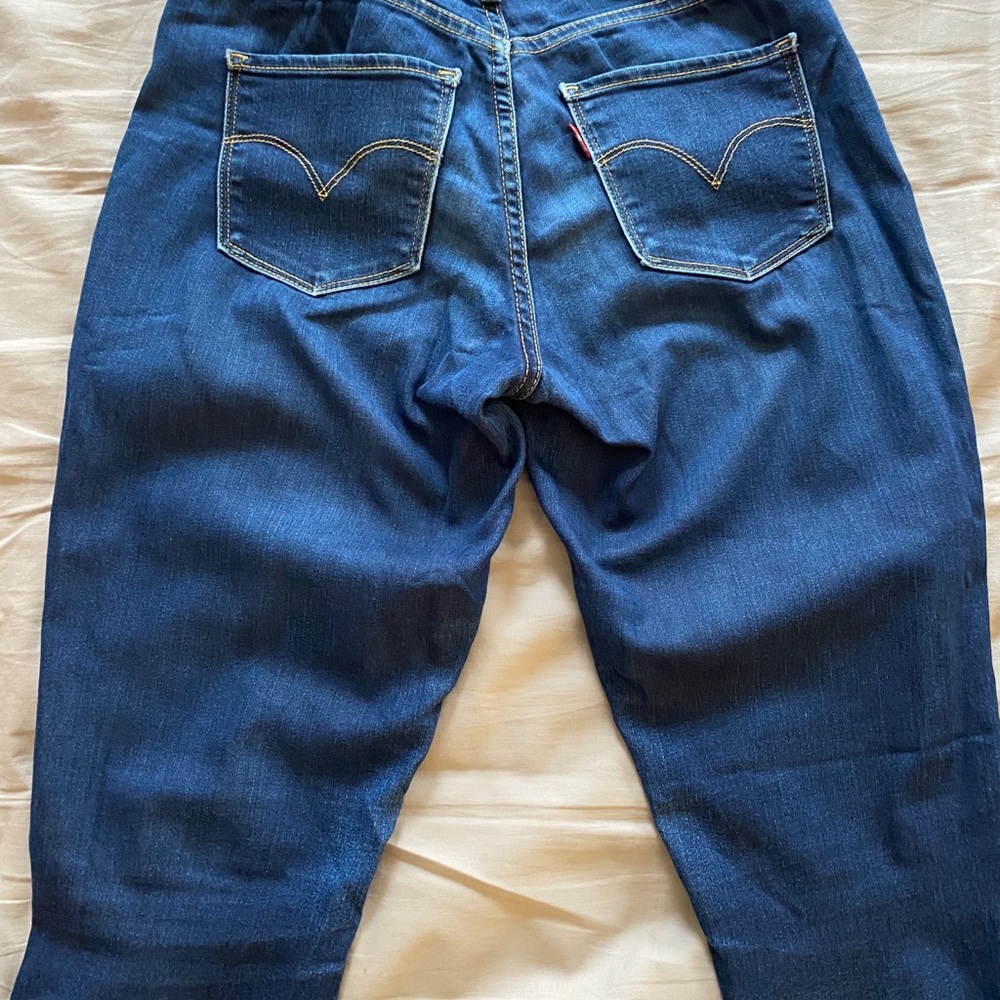 Levi’s slim woman size 26